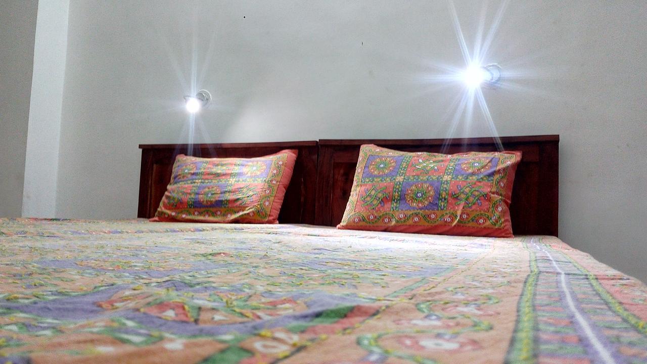 Hotel Pawan'S Palace พุชการ์ ภายนอก รูปภาพ